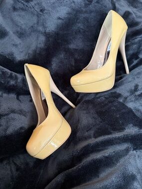 Steve Madden Yellow Patent Platform Stiletto Pumps